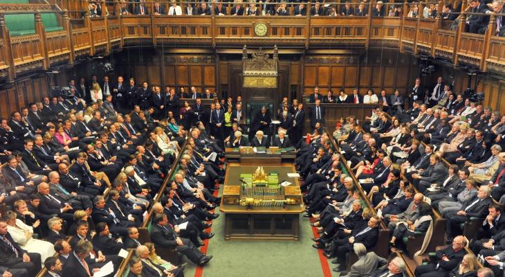 البرلمان بريطاني يُجبر الحكومة على نشر وثائق سرية