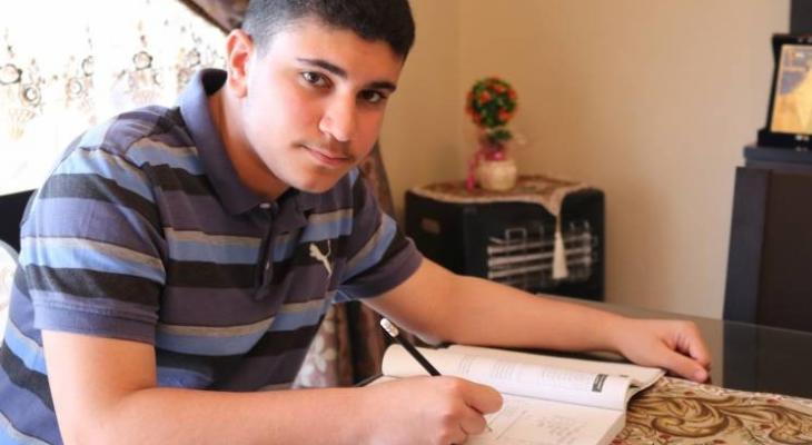 الطالب الفلسطيني إسماعيل عجاوي