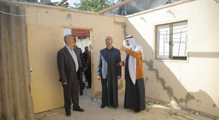 الأوقاف تغير الأسطح المهترئة لـ60 منزلا بغزة
