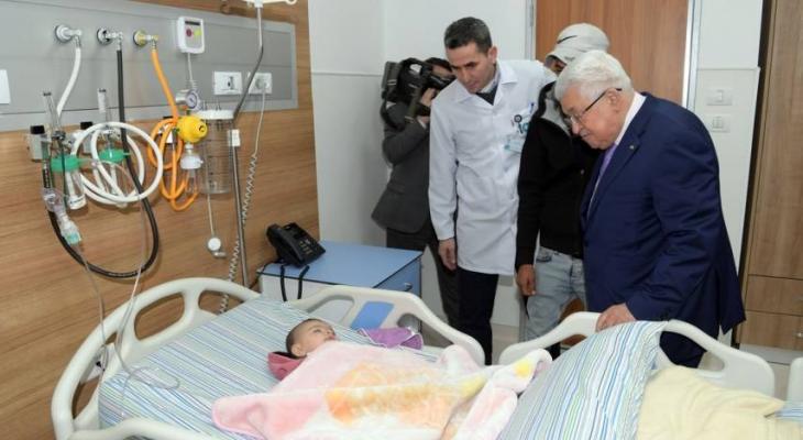 الرئيس عباس يتفقد قسم الأطفال بالمستشفى الاستشاري