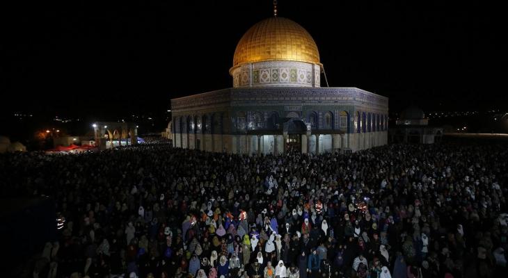 muslim_worshippers_pray_overnight_in_july_2_2016_on_the_night_of_power_in_the_al-aqsa_mosque_compound_in_jerusalems_old_city_afp.jpg