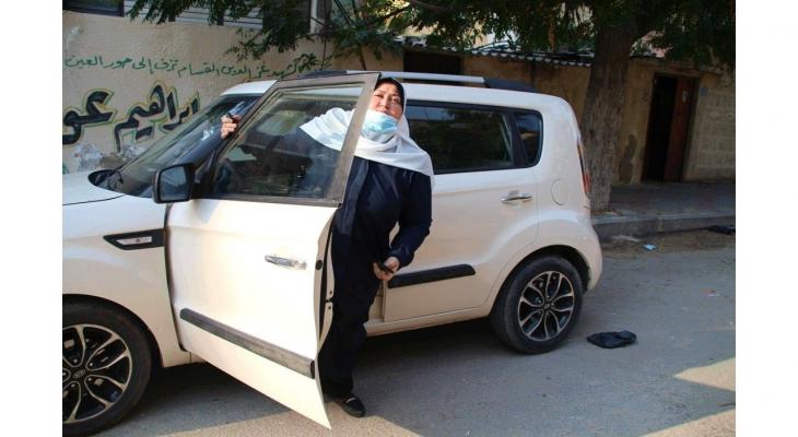 نائلة أبو جبة  أول سائقة تكسي في قطاع غزة-فلسطين