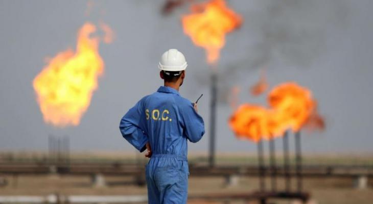 Iraqi-oil-worker-speaks-on-a-radio-transciever-at-an-oil-refinery-in-the-southern-town-Nasiriyah.jpeg