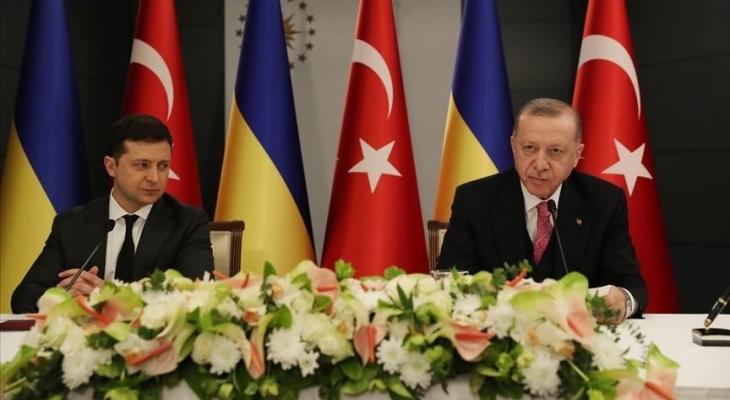 الرئيسان التركي (اليمين) والأوكراني (يسار)