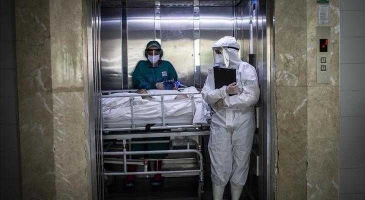 نقل مريض مصاب بكورونا في مستشفى رام الله الحكومي