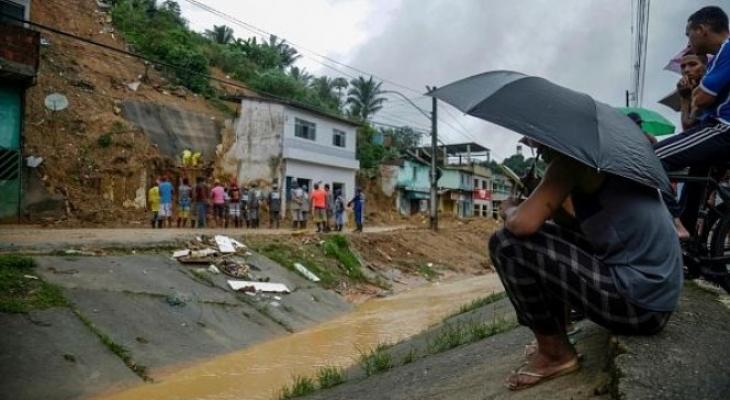 فيضانات وانهيارات أرضية في البرازيل.jpg