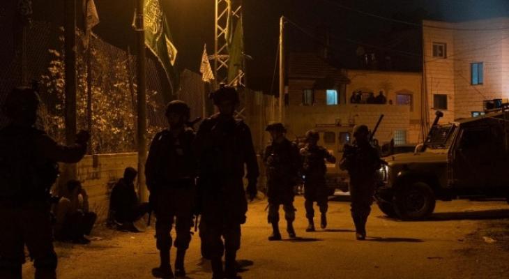 قوات الاحتلال خلال اقتحامات ليلية في الضفة.jpg