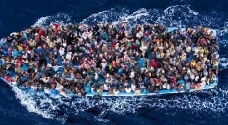 انقاذ مركب مهاجرين بايطاليا