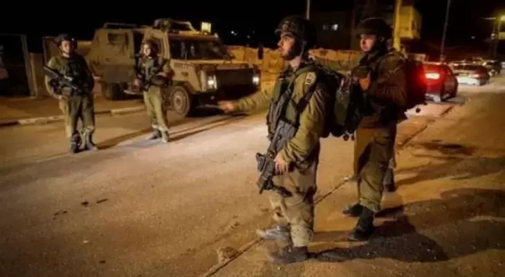 قوات الاحتلال خلال حاجز مفاجئ في الضفة الغربية.webp