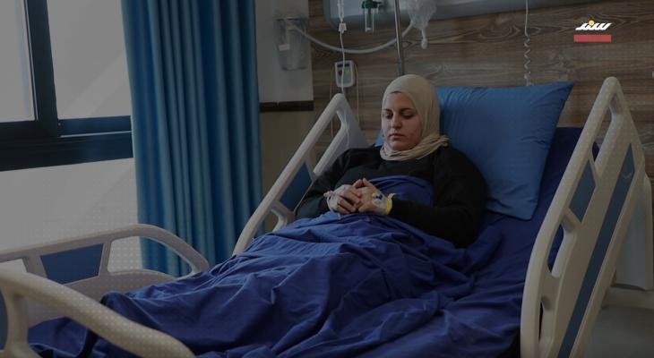 المحررة دينا جرادات خلال تواجدها على سرير الشفاء.jpg