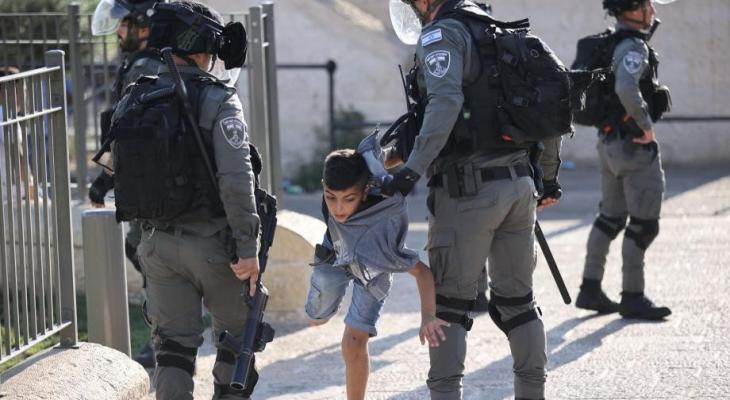 جنود من حرس الحدود الإسرائيلي يعتدون على طفل مقدسي.jpeg