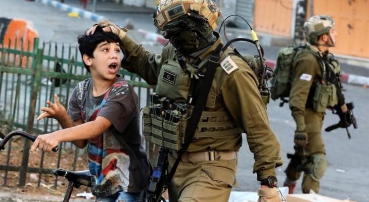 اعتقال طفل فلسطيني في الخليل.jpg