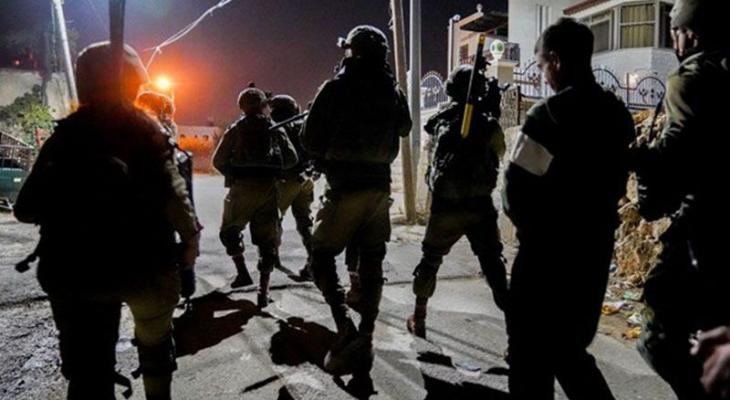 جيش الاحتلال يعتقل شابا فلسطينيا من الضفة.jpg