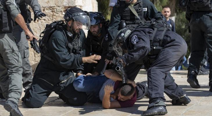 اعتداء شرطة الاحتلال على فلسطيني في  القدس.jpeg
