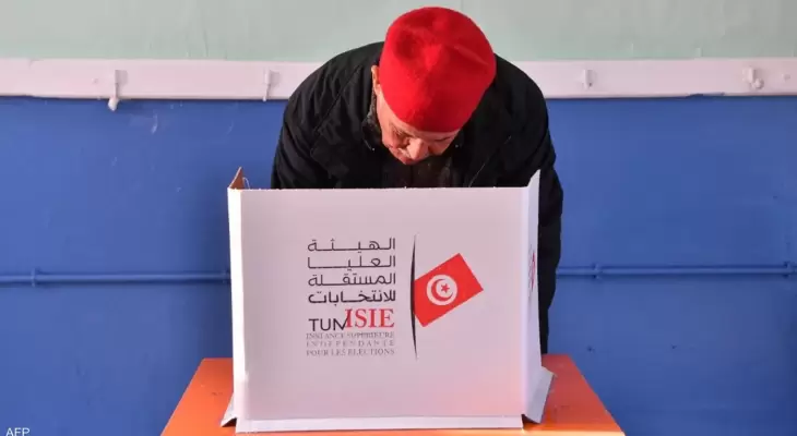 خلال اقتراع مواطن تونسي في الدورة الأولى من الانتخابات التشريعية الأولى.webp