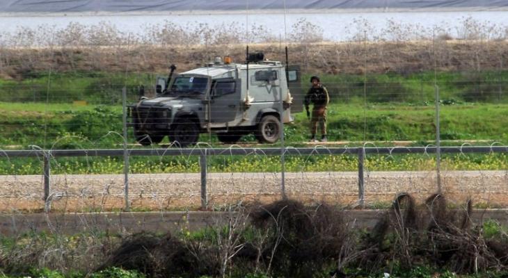 مركبة عسكرية إسرائيلية على حدود قطاع غزة.jpg