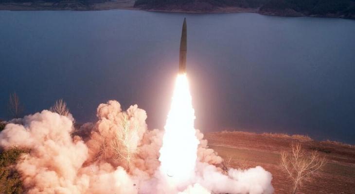 كوريا الشمالية تطلق صاروخا باليستيا باتجاه البحر الشرقي