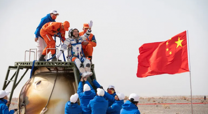 الصين ورواد الفضاء.png