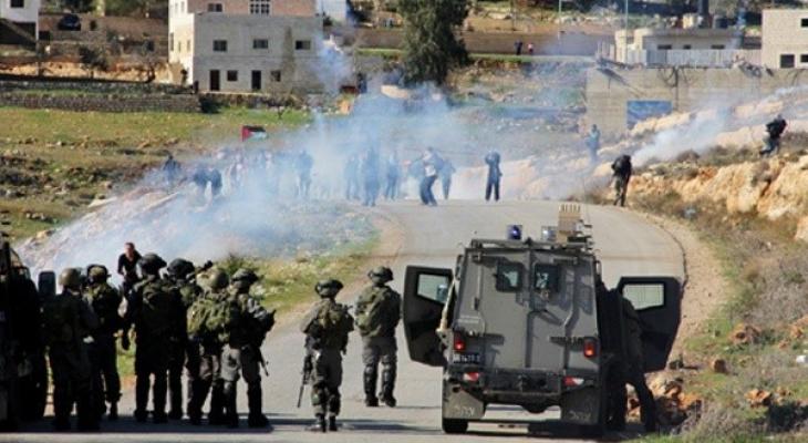 جيش الاحتلال يطلق قنابل غاز تجاه المواطنين قرب النبي صالح.jpg