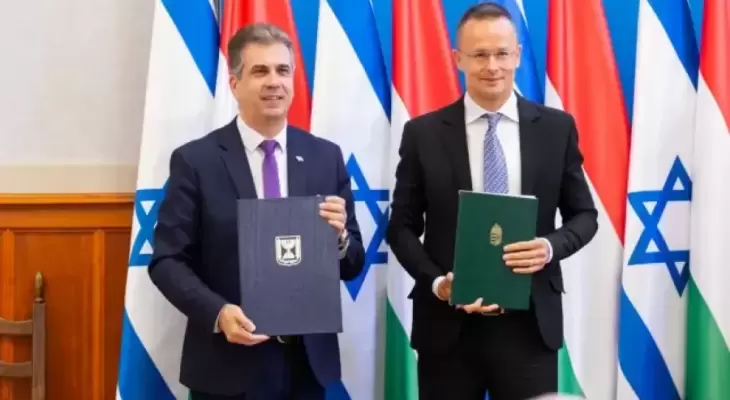 وزير الخارجية المجري (يمين الصورة) والإسرائيلي (يسارًا) خلال لقاء سابق.webp