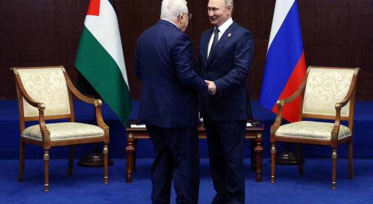 الرئيس الفلسطيني محمود عباس خلال لقاء سابق مع نظيره الروسي فلاديمير بوتين.jpg