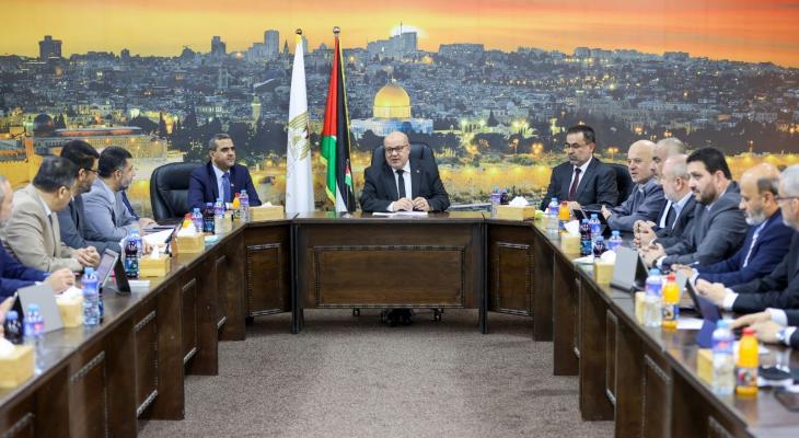 اجتماع لجنة العمل الحكومي في غزة.