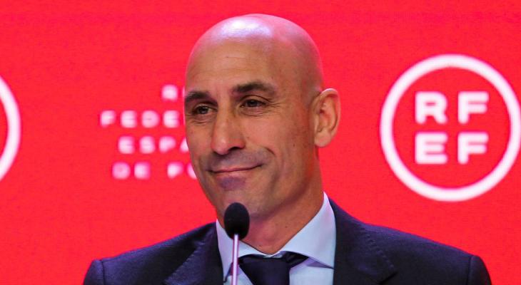 الفيفا يعلن إيقاف رئيس الاتحاد الإسباني