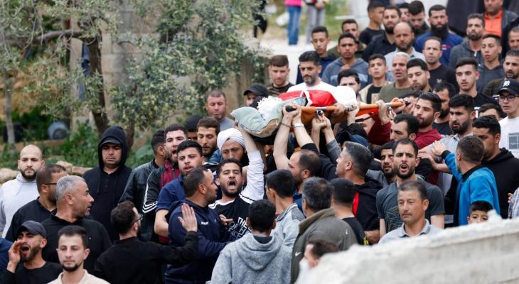 جانب من تشييع جثمان شاب فلسطيني قُتل في هجوم المستوطنين على قرية المغير.jpeg