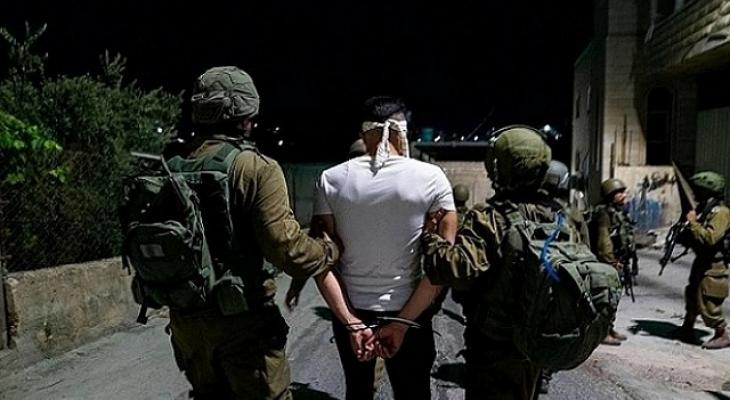 اعتقال شاب فلسطيني من منزله في الضفة.jpg