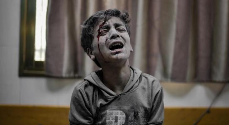 طفل فلسطيني في غزة بعد قصف منزله.jpg