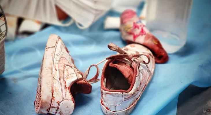 حذاء طفل كان ضحية لمجزرة في غزة