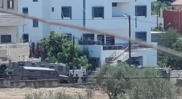 قوات الاحتلال تقتحم منزل منفذ عملية حولون في سلفيت.jfif