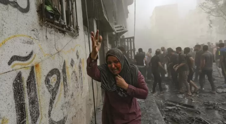 صورة أرشيفية لقصف سابق على غزة.webp