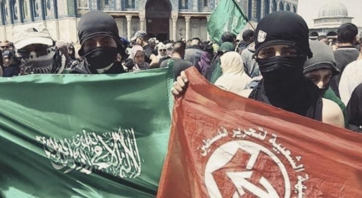 خلال تظاهرة في المسجد الأقصى.. شبان يرفعون رايات حماس والجبهة الشعبية.jpeg
