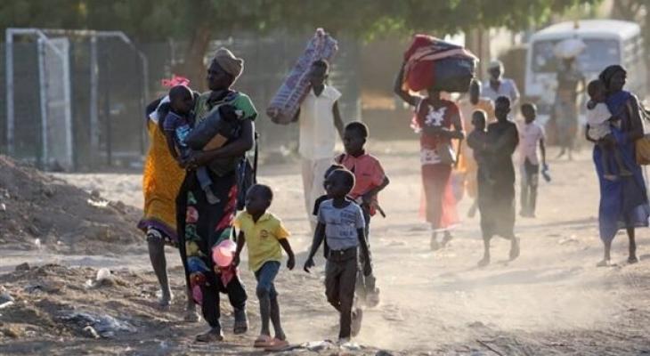 مواطنون سودانيون خلال عمليات نزوح داخلي.jpg
