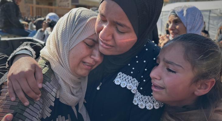 وداع وتشييع الشهداء الذين ارتقوا الليلة في غارات الاحتلال بمستشفى ناصر بخانيونس