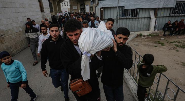 فلسطينيون يشيعون عدد من الشهداء في مستشفى المعمداني وسط مدينة غزة 2.jpg