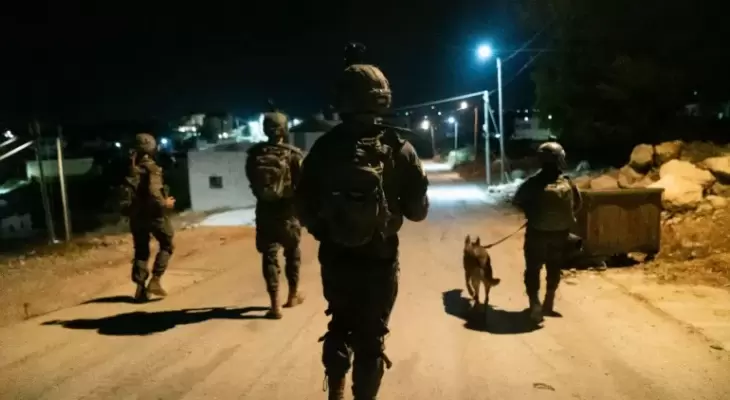 خلال حملة اعتقالات ليلية في الضفة الغربية