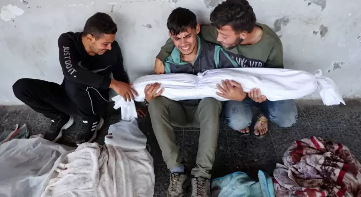 خلال تشييع أطفال استشهدوا بمجازر في غزة