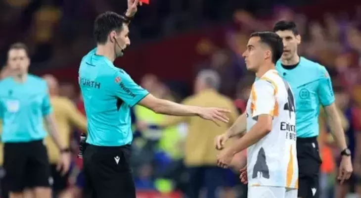 ثلاثي ريال مدريد مهدد بعقوبات قاسية بعد طرده في الكلاسيكو