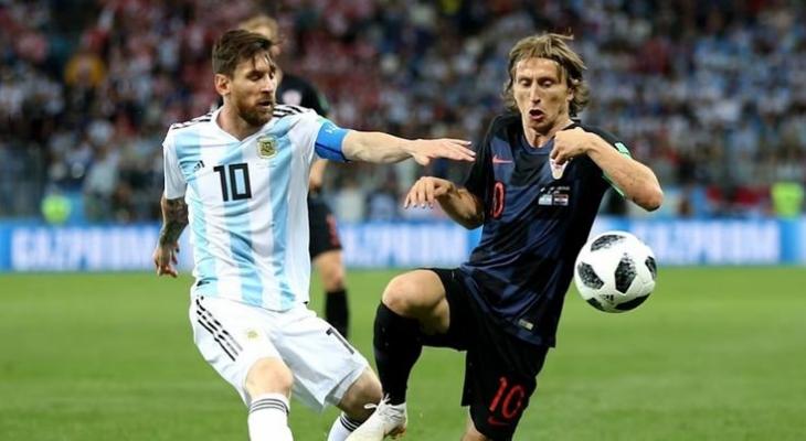 ميسي يطلب التعاقد مع أسطورة ريال مدريد
