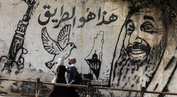 رسومات مؤيدة لحماس على جدار الفصل.jpg