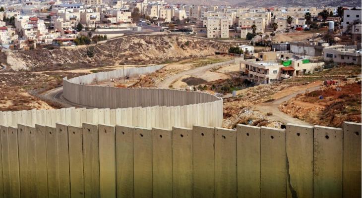 جدار عازل في بلدة سنجل