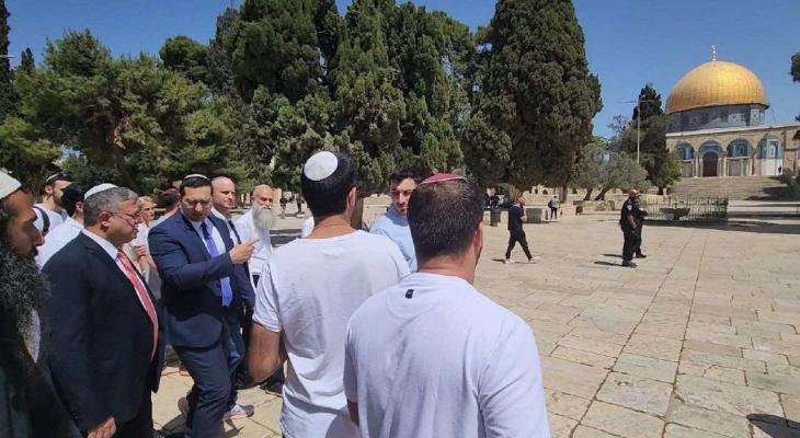 وزيرا الأمن القومي إيتمار بن غفير والنقب والجليل إسحاق فاسرلاوف يقتحمان المسجد الأقصى