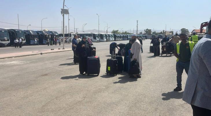 الفوج الثاني من حجاج فلسطين يغادر الضفة الغربية.jpg