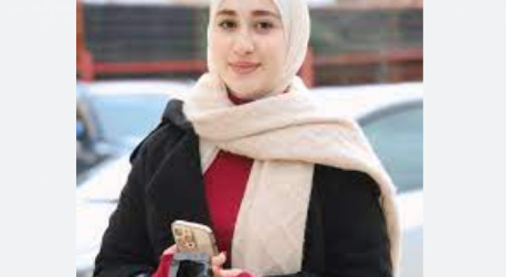 الصحفية حنين قواريق.png