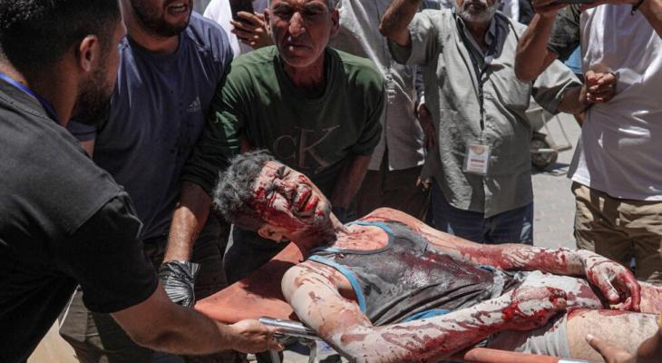 انتشال مصاب عقب قصف إسرائيلي.jpg