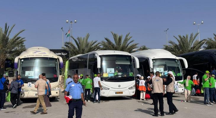 الدفعة الأولى من حجاج الضفة تغادر إلى السعودية.jpg