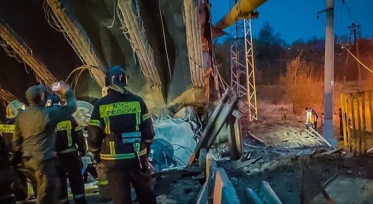 قتلى وإصابات بانهيار جسر وخروج قطار عن مساره في روسيا