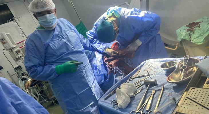 مستشفى الأمل في خان يونس يستقبل وفودًا طبية دولية